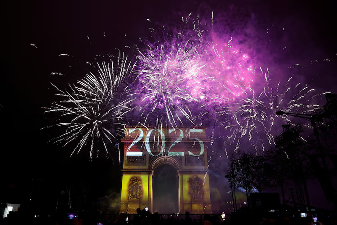 Pháo hoa rực sáng nhiều nơi, thế giới đón chào năm mới 2025 - Ảnh 9.