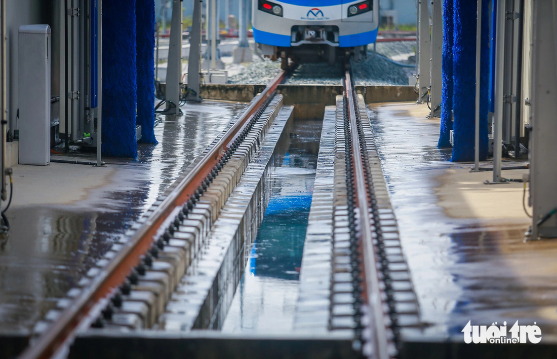 Cận cảnh hệ thống rửa tàu tự động tuyến metro số 1 - Ảnh 11.