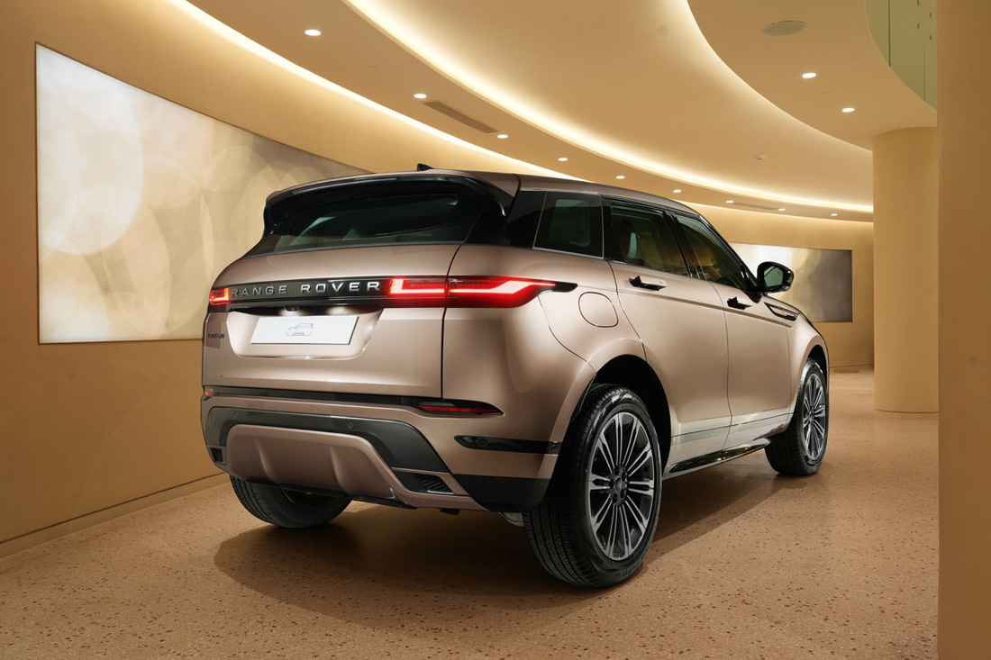 Range Rover Evoque 2025 ra mắt Việt Nam: Giá từ 2,9 tỉ, máy hybrid, camera 'xịn' nhất phân khúc - Ảnh 11.