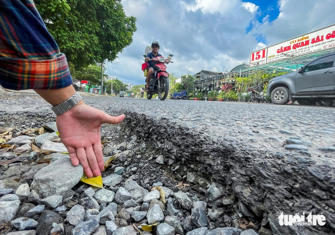 Mở rộng đường Nguyễn Hoàng giữa hai khu đô thị ở An Phú sau hơn hai thập kỷ - Ảnh 2.