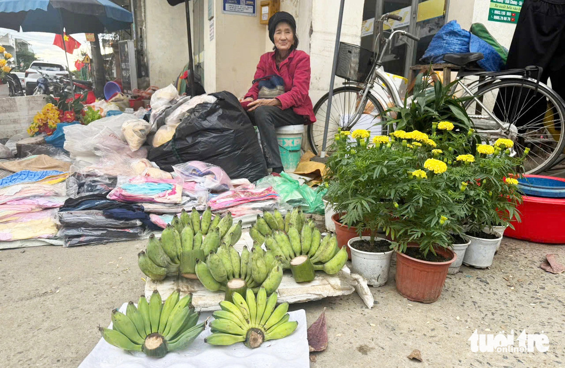 Họp chợ đông vui buổi chiều, thương nhớ chợ quê ngày cận Tết - Ảnh 3.