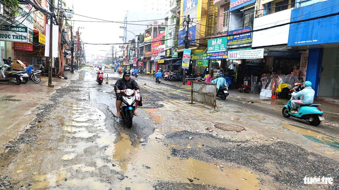 Vì sao công trình đầu năm không làm mà mùa mưa, cuối năm mới thi công? - Ảnh 1.