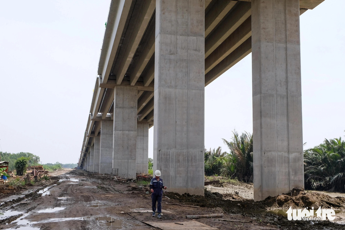 Cây cầu 3 lần Thủ tướng tới thị sát, dự kiến hoàn thành dịp 30-4 - Ảnh 8.