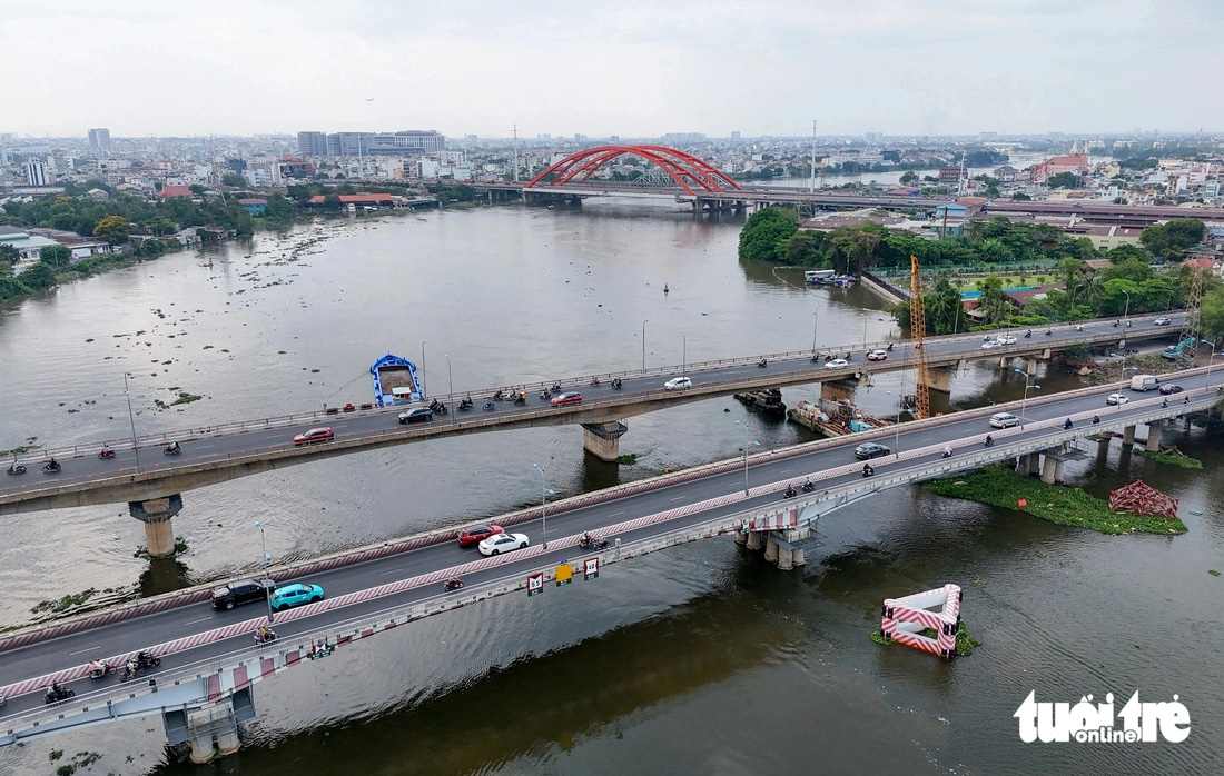 Toàn cảnh Hàng Xanh đến cầu Bình Triệu: Kẹt xe “không lối thoát” và nhà cửa xô lệch chờ TOD - Ảnh 17.