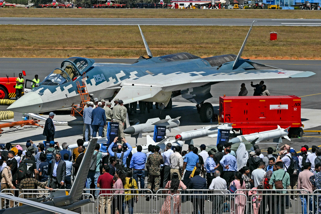 Su-57 và F-35 thu hút chú ý khi nằm cạnh nhau ở Ấn Độ - Ảnh 6.