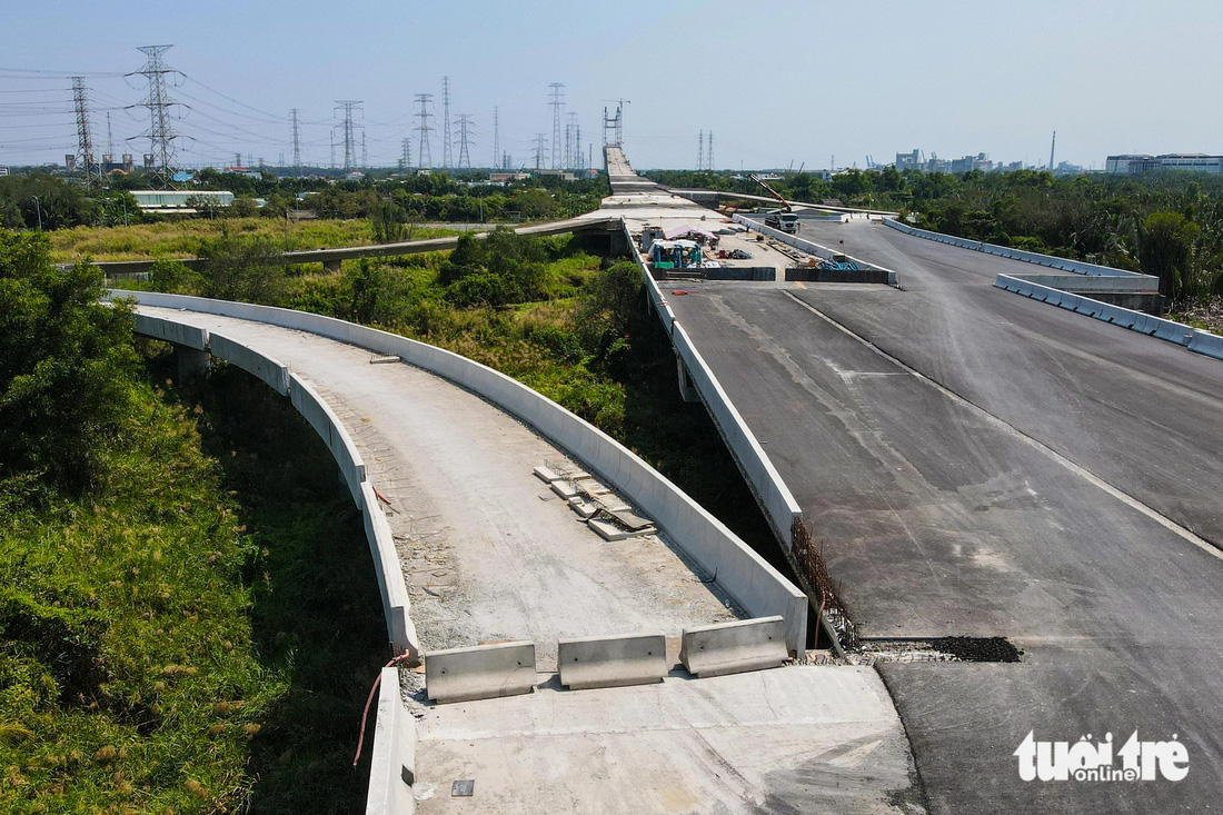 Ngắm 18,8km cao tốc Bến Lức - Long Thành nối Long An với cảng Hiệp Phước, thông xe dịp 30-4 - Ảnh 6.