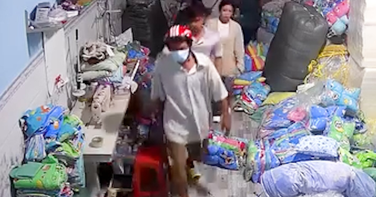 Vụ đập phá cửa nhà ở quận 12: Tạm giữ người chồng cùng 3 người liên quan - Tuổi Trẻ Online