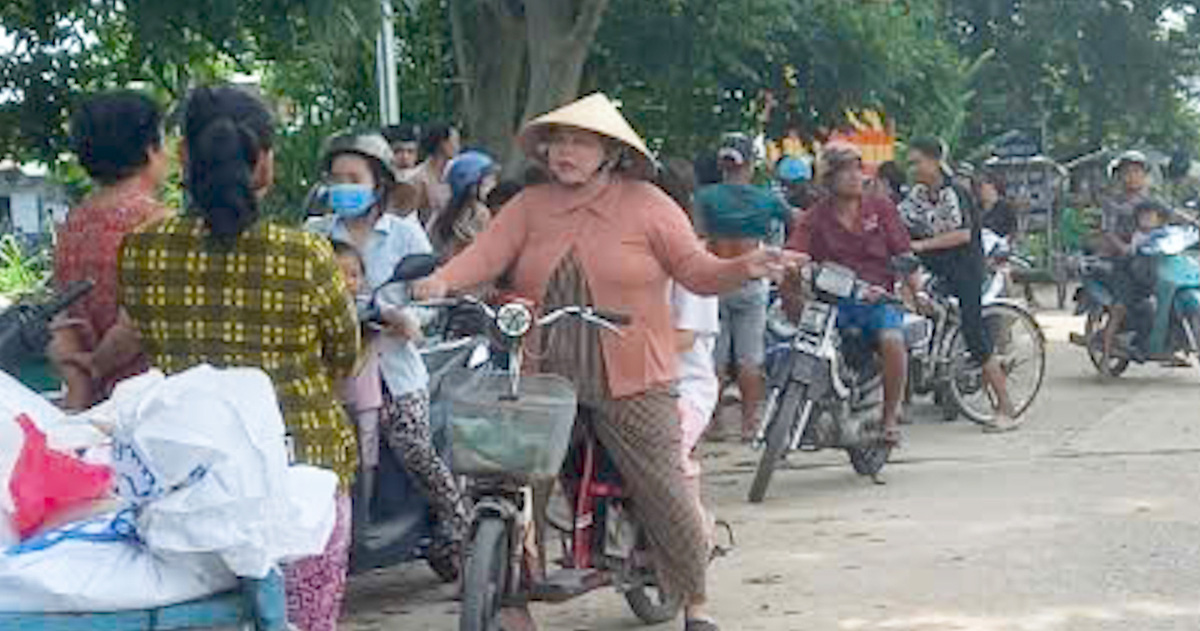 Đang làm rõ vụ bé gái bị đánh hội đồng, cởi quần áo giữa đường ở An Giang - Tuổi Trẻ Online