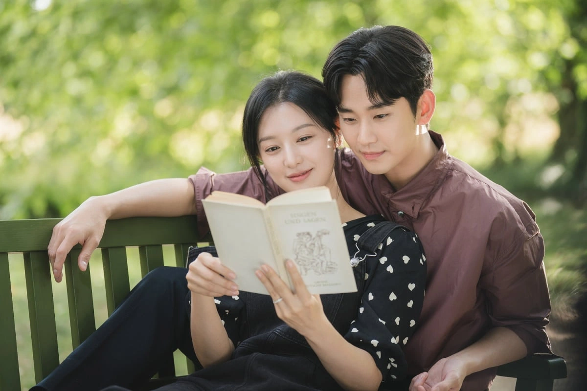 Fan giục cưới Kim Ji Won, Kim Soo Hyun nói gì? Tuổi Trẻ Online