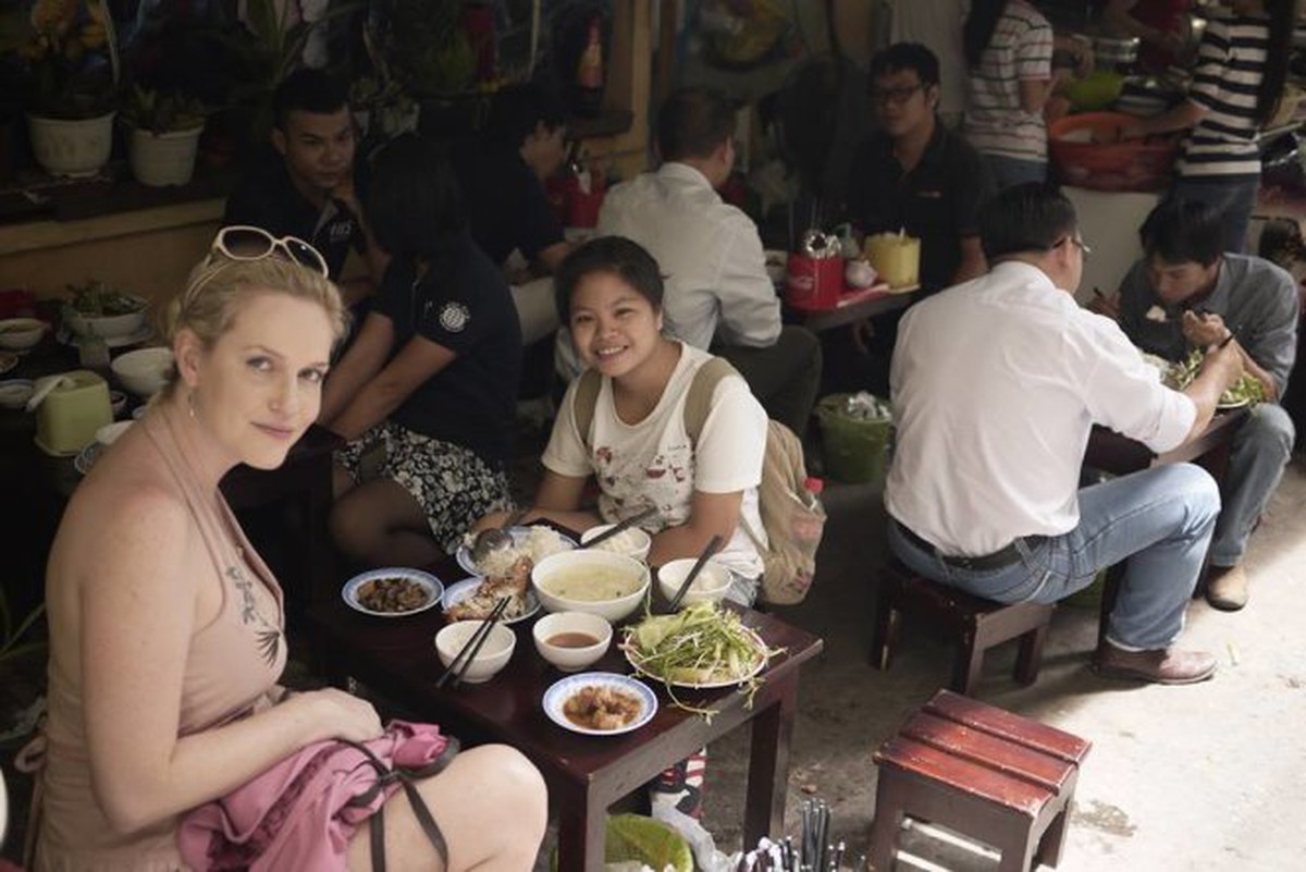 Hướng dẫn miễn phí du khách nước ngoài