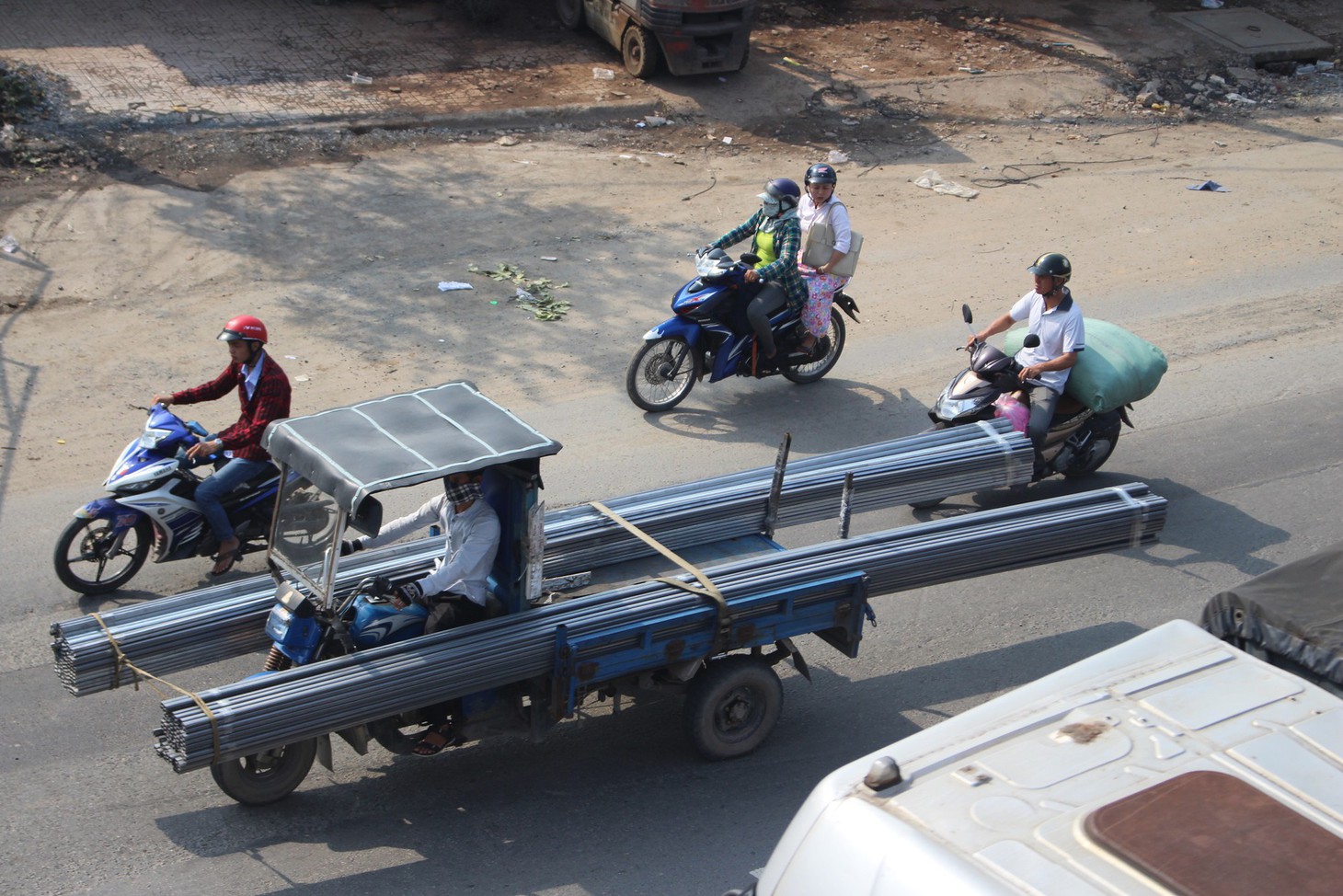 “Hung thần” xe ba gác lại xuất hiện trên phố - Ảnh 2.