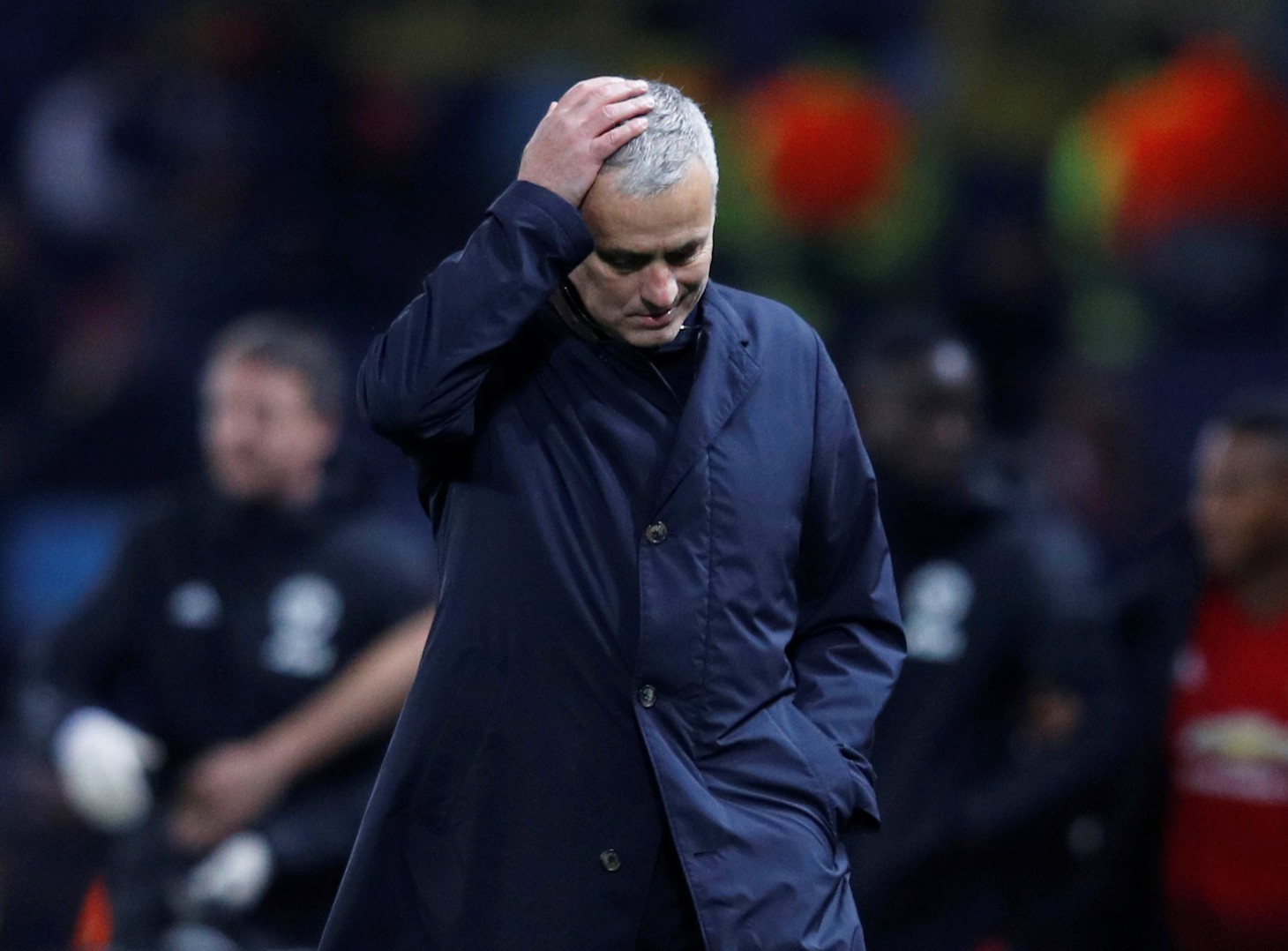 HLV Mourinho ăn mừng như ‘điên’ sau bàn thắng của Fellaini - Ảnh 2.