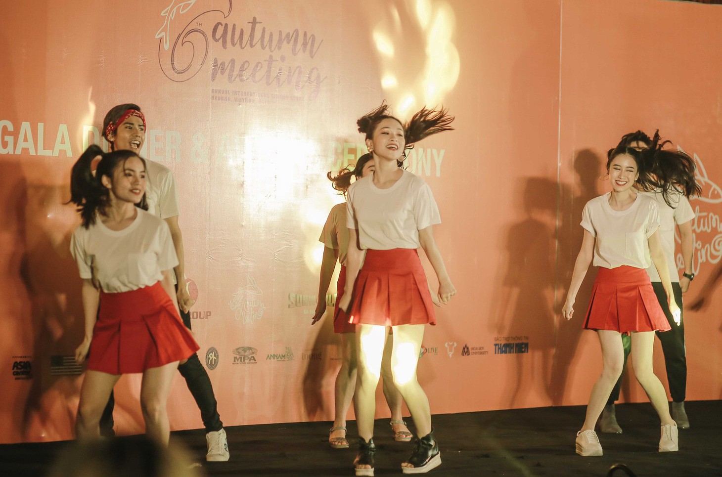 Gặp gỡ mùa thu 2018: Những con cá chuồn không bao giờ đi một mình! - Ảnh 2.