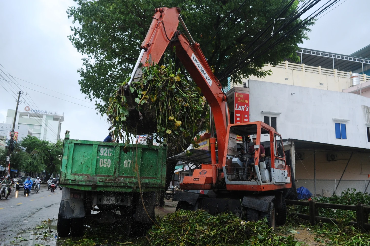 Tam Kỳ ngổn ngang sau khi nước rút - Ảnh 14.
