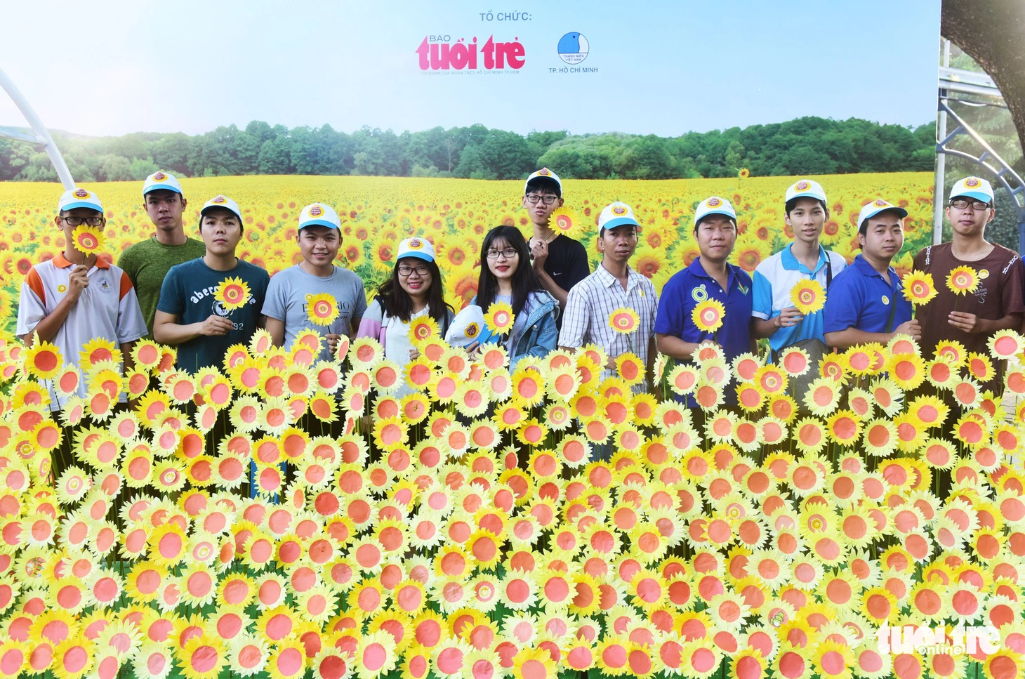 6,6 tỉ đồng - tấm lòng bạn đọc trong Ngày hội Hoa hướng dương - Ảnh 37.