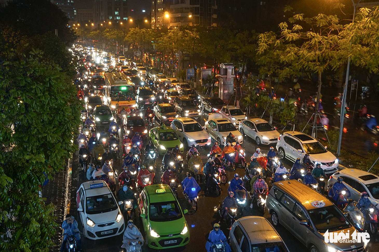 Đường Hà Nội tê liệt trong ngày làm việc cuối cùng năm 2018 - Ảnh 7.