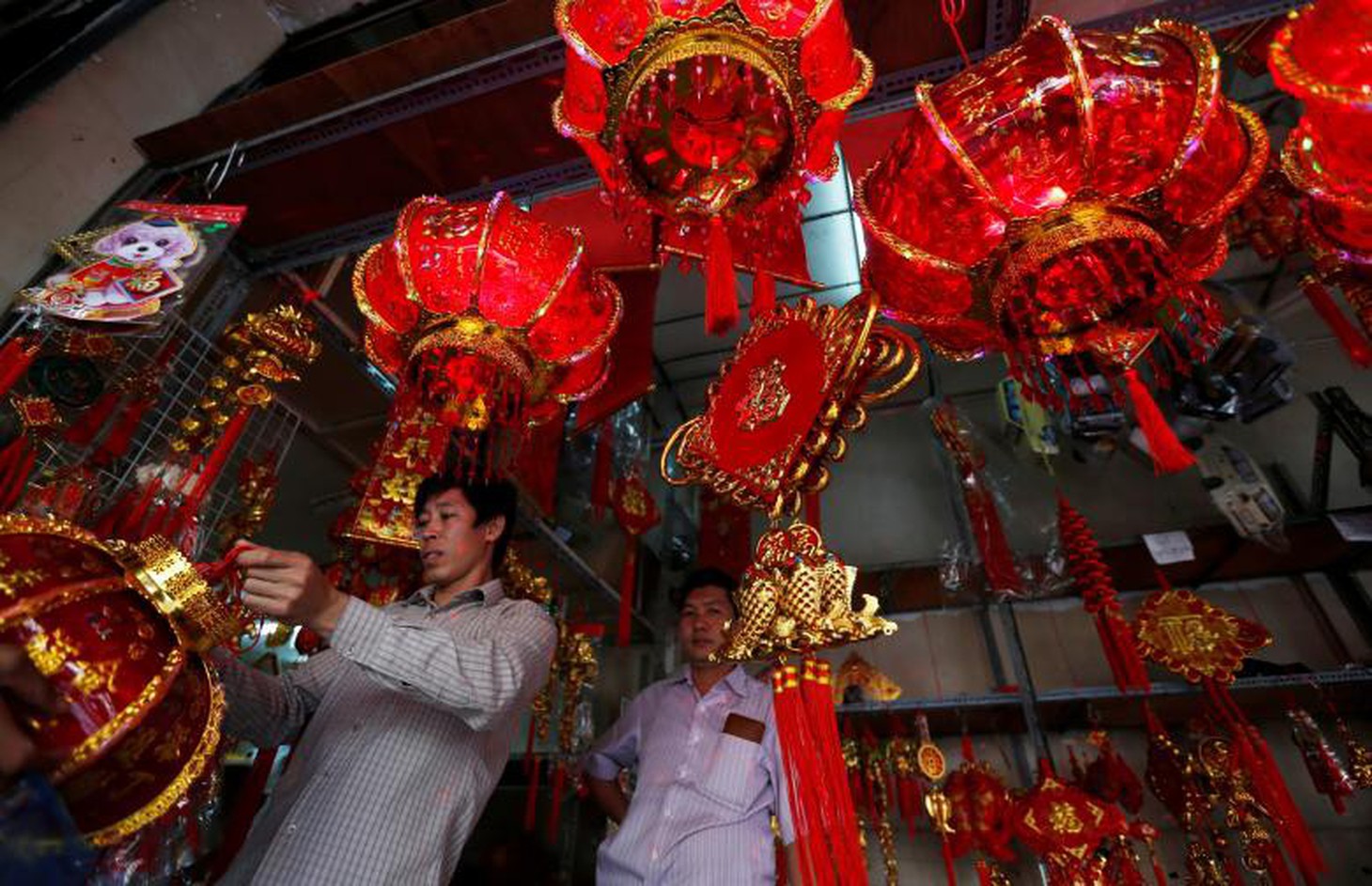 Xem các nước châu Á đón Tết qua ống kính Reuters - Ảnh 1.