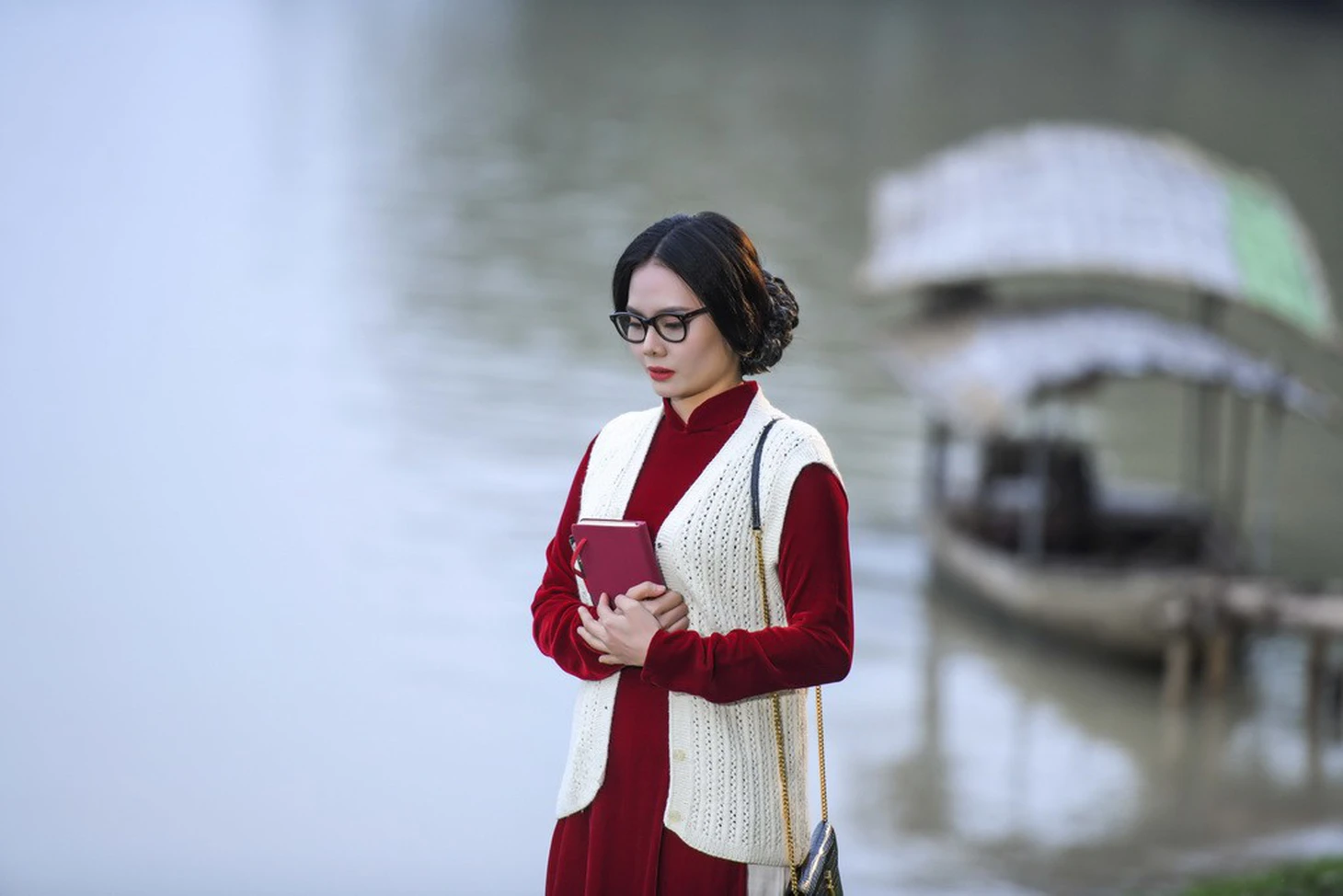 Em bé Hà Nội Lan Hương tưới rau, nhổ cỏ trong MV Tết - Ảnh 10.