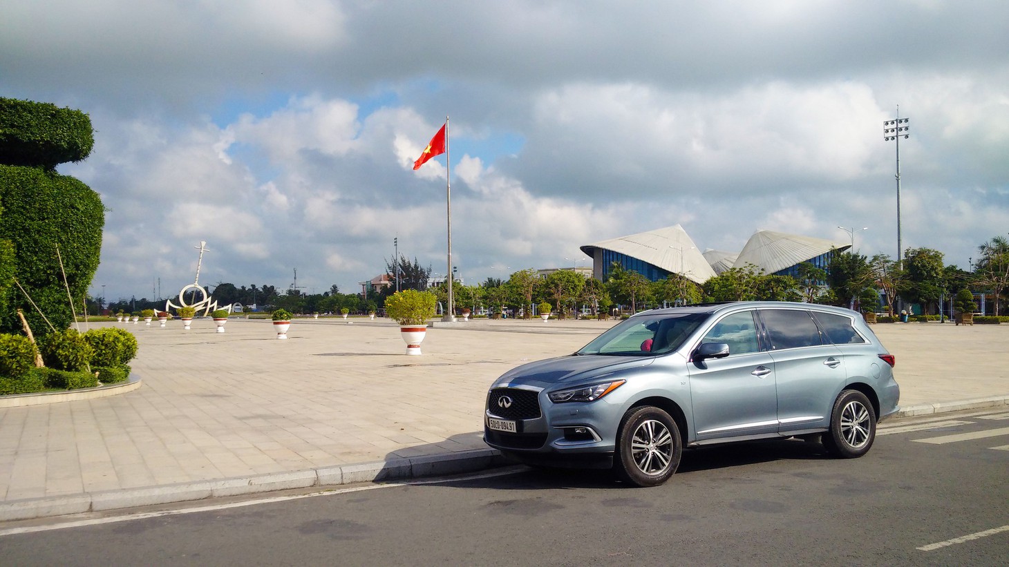 Đánh giá xe Infiniti QX60: xe ông chủ về thăm Công tử… - Ảnh 1.