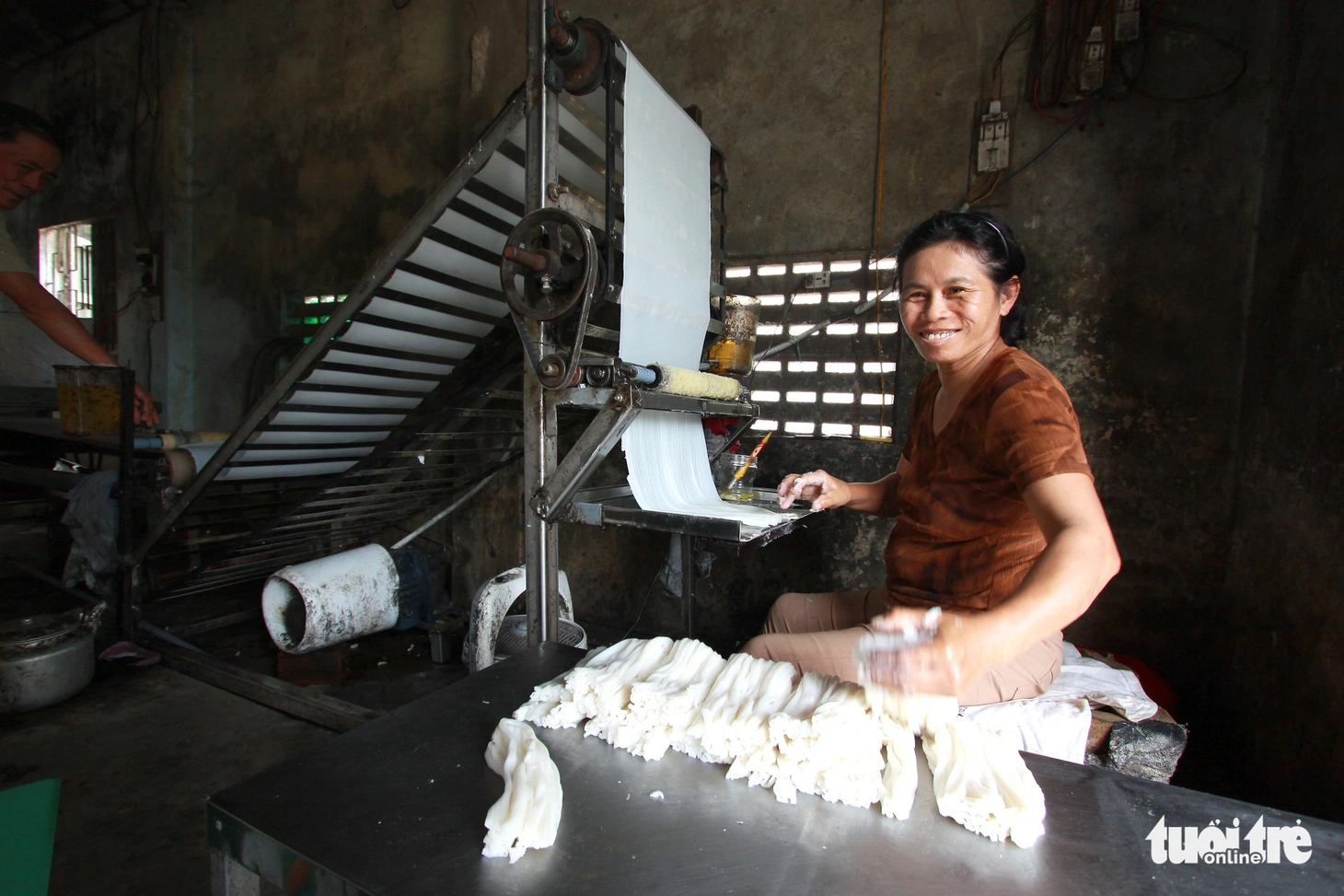 Rong ruổi gánh mì Phú Chiêm - Ảnh 1.