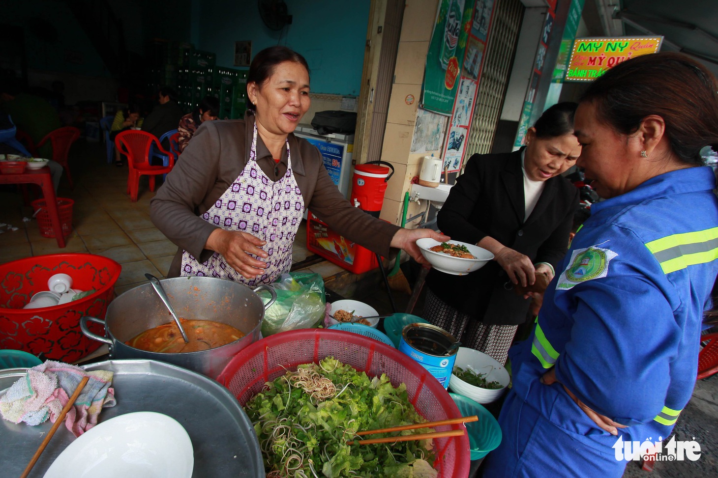 Rong ruổi gánh mì Phú Chiêm - Ảnh 7.