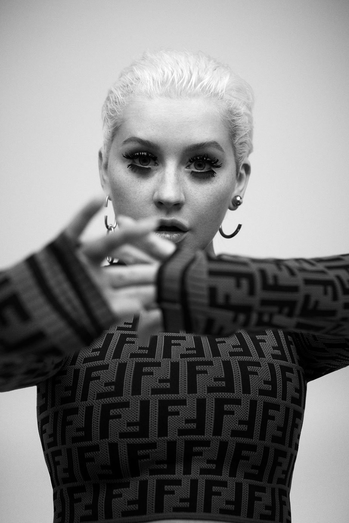 Christina Aguilera: đang ở thời điểm muốn trút bỏ tất cả - Ảnh 17.