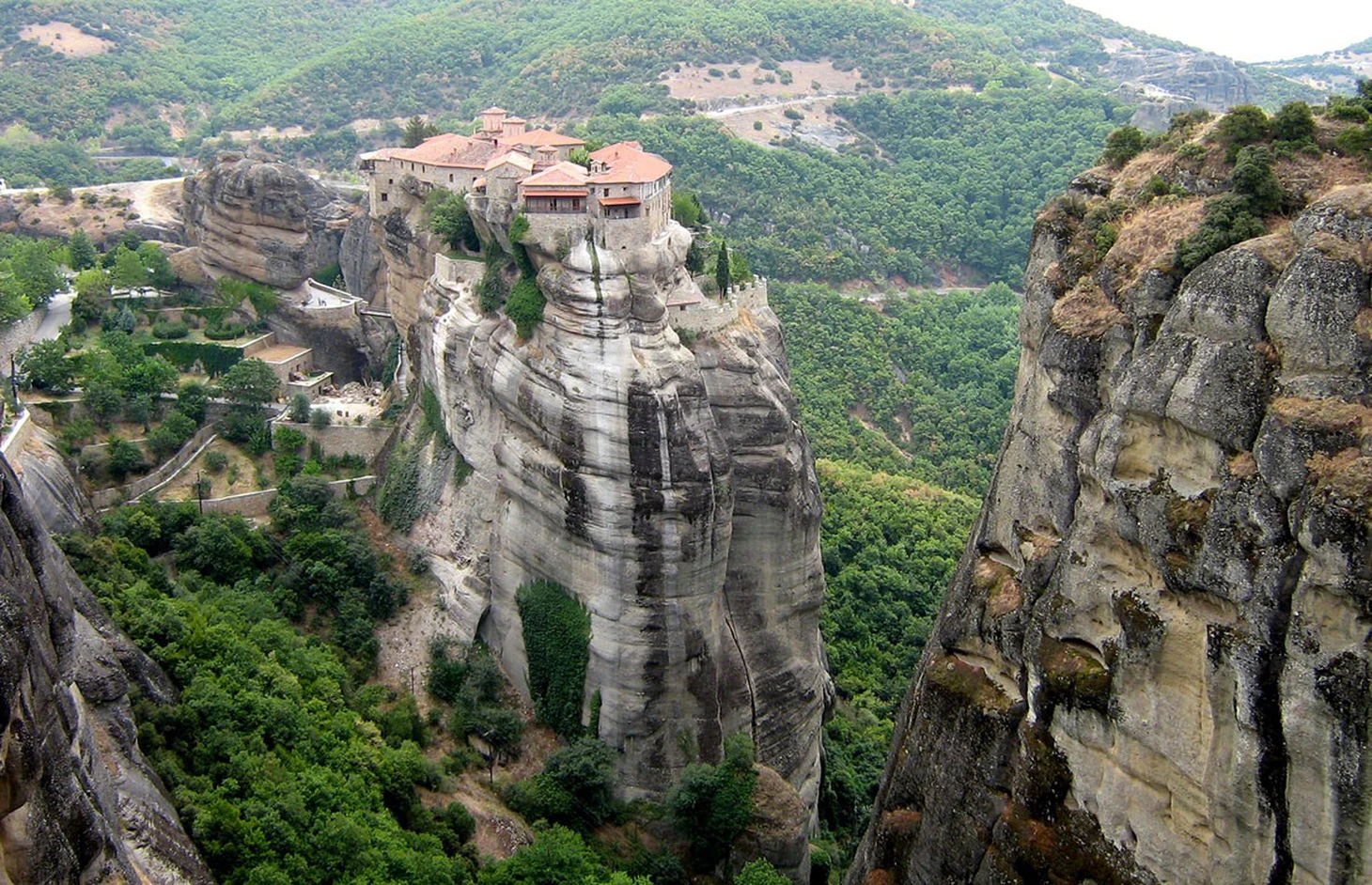 Độc đáo tu viện Meteora lơ lửng trên núi tại Hy Lạp - Ảnh 17.