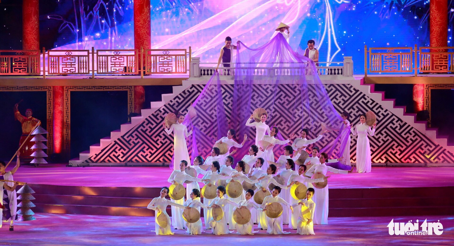 Festival Huế 2018 khai mạc: Năm châu hội tụ rộn ràng xứ Huế - Ảnh 3.