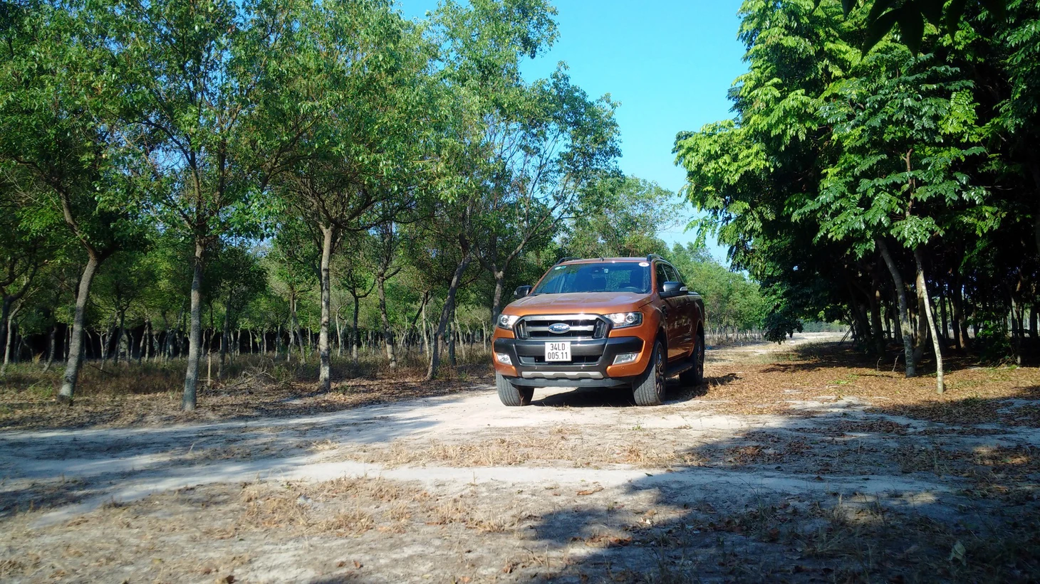 Đánh giá xe Ranger Wildtrak: Bán tải dạo phố, ổn không? - Ảnh 1.
