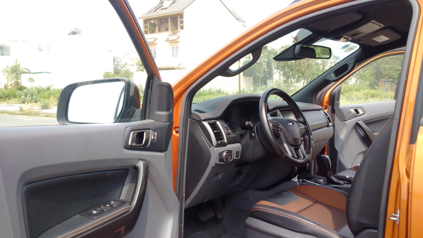 Đánh giá xe Ranger Wildtrak: Bán tải dạo phố, ổn không? - Ảnh 2.