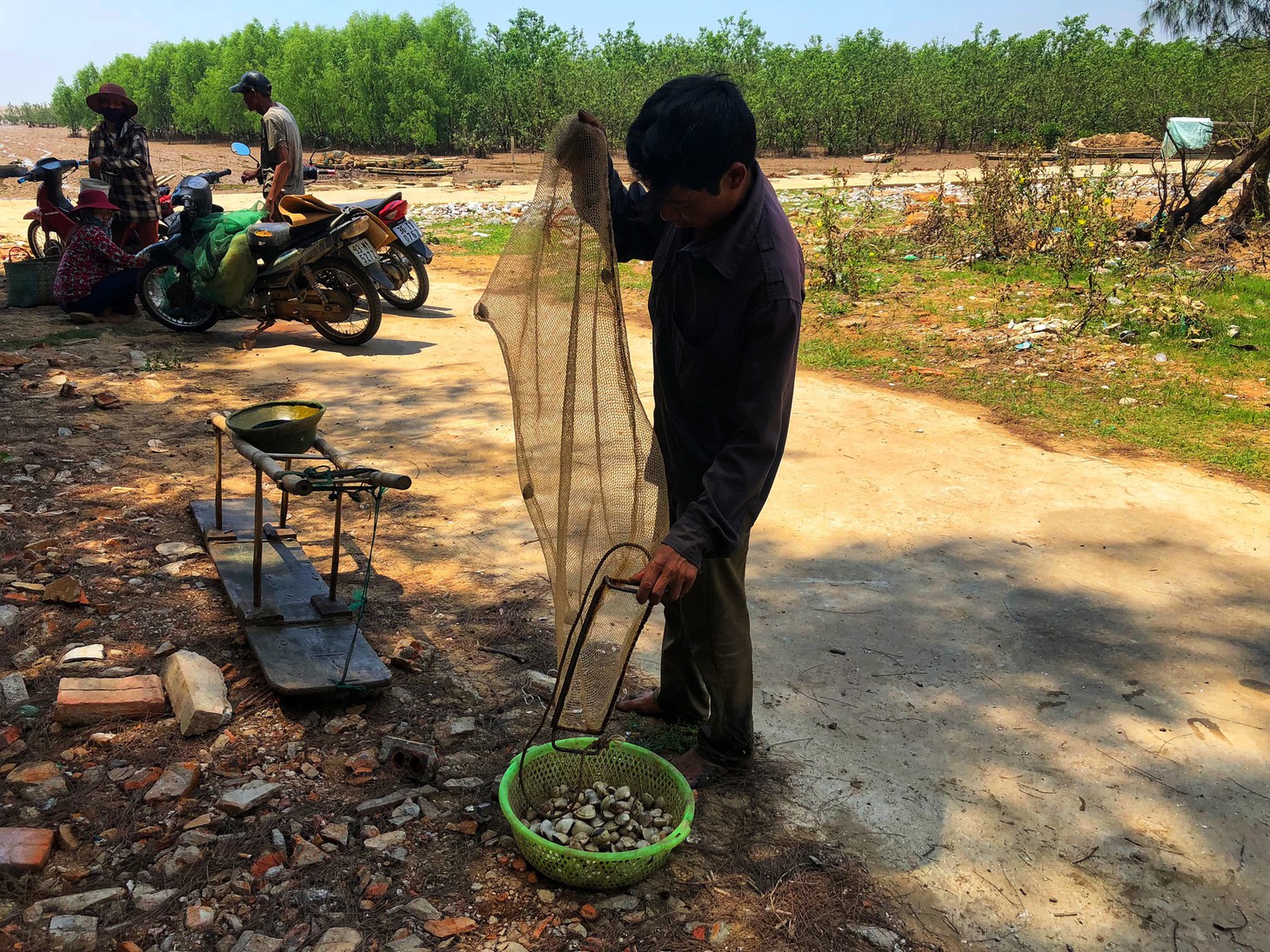 Kinh hoàng biển… rác ở Hậu Lộc, Thanh Hóa - Ảnh 14.