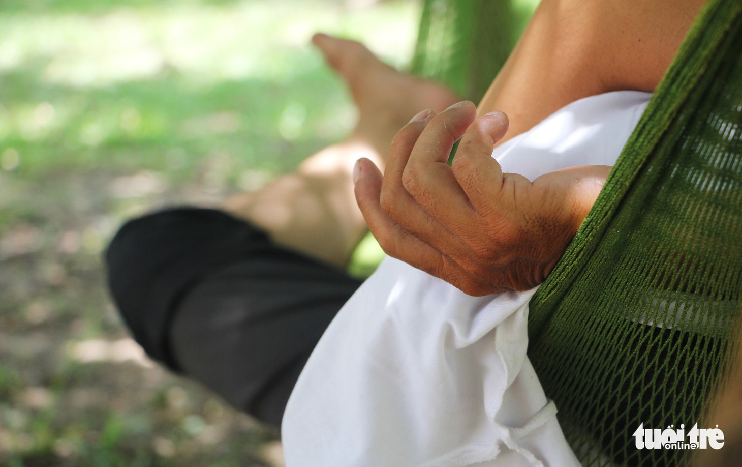 Người Hà Nội kín mít như ninja trong cái nóng gần 40 độ C - Ảnh 16.