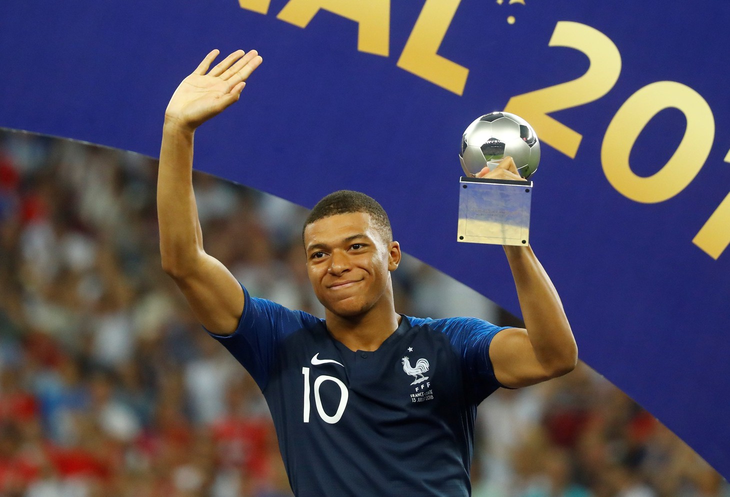 Dân mạng Việt trao thêm danh hiệu cho danh thủ World Cup - Ảnh 4.