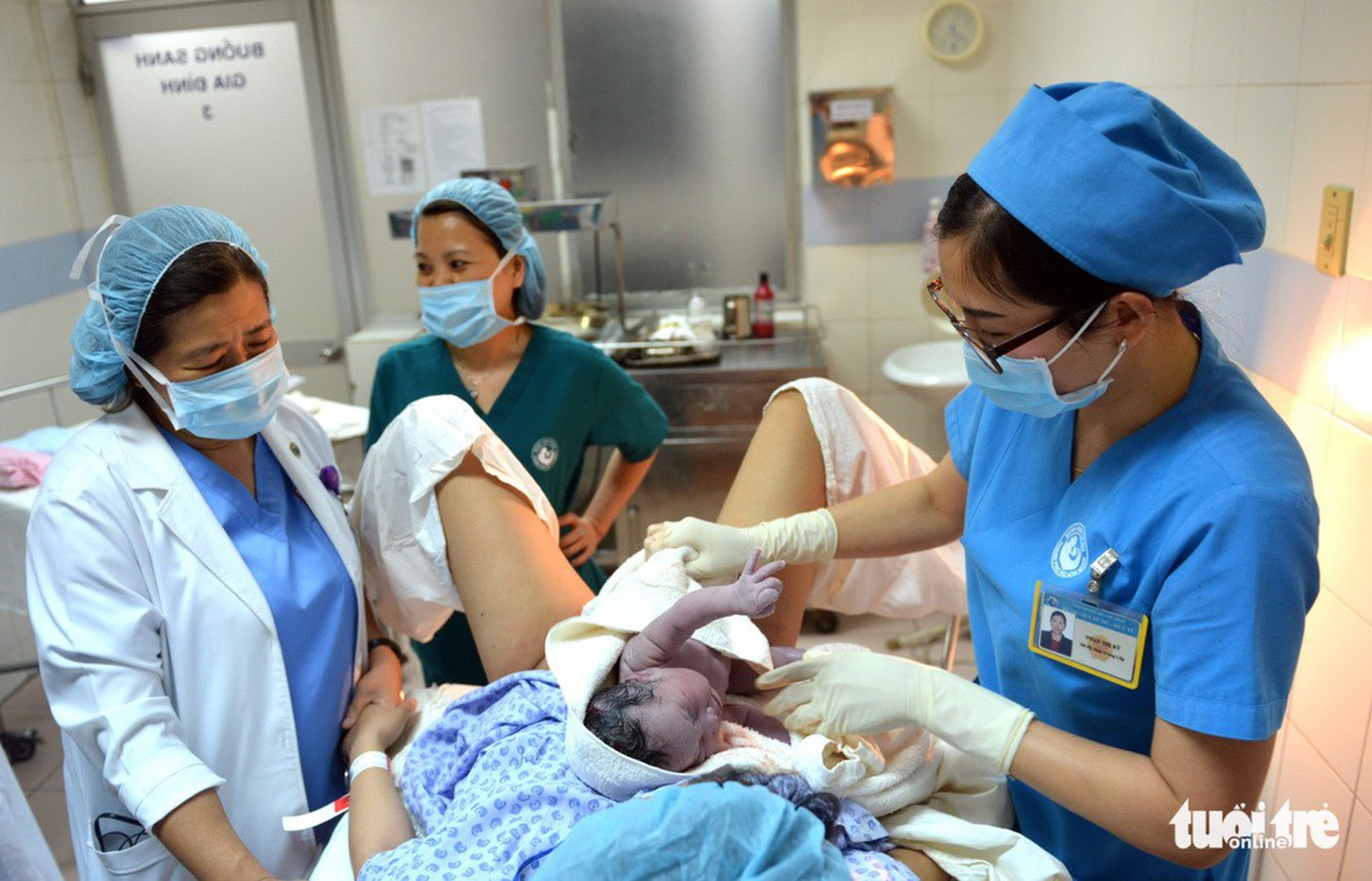 Những công dân đầu tiên của TP.HCM năm 2018 - Ảnh 4.
