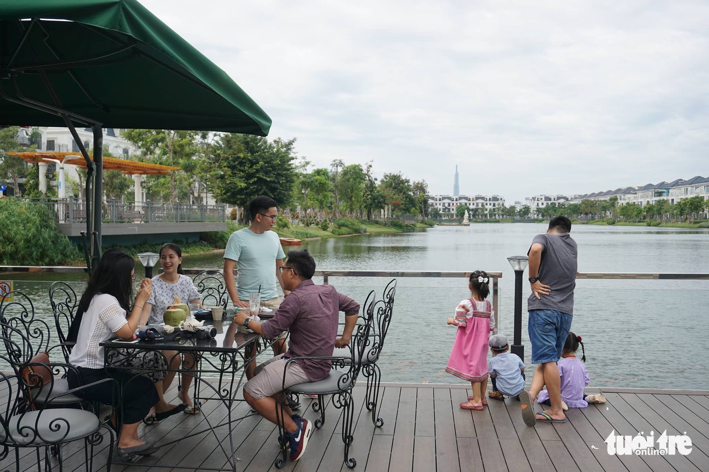 Phố xá Sài Gòn vắng vẻ, se lạnh ngày đầu năm - Ảnh 10.