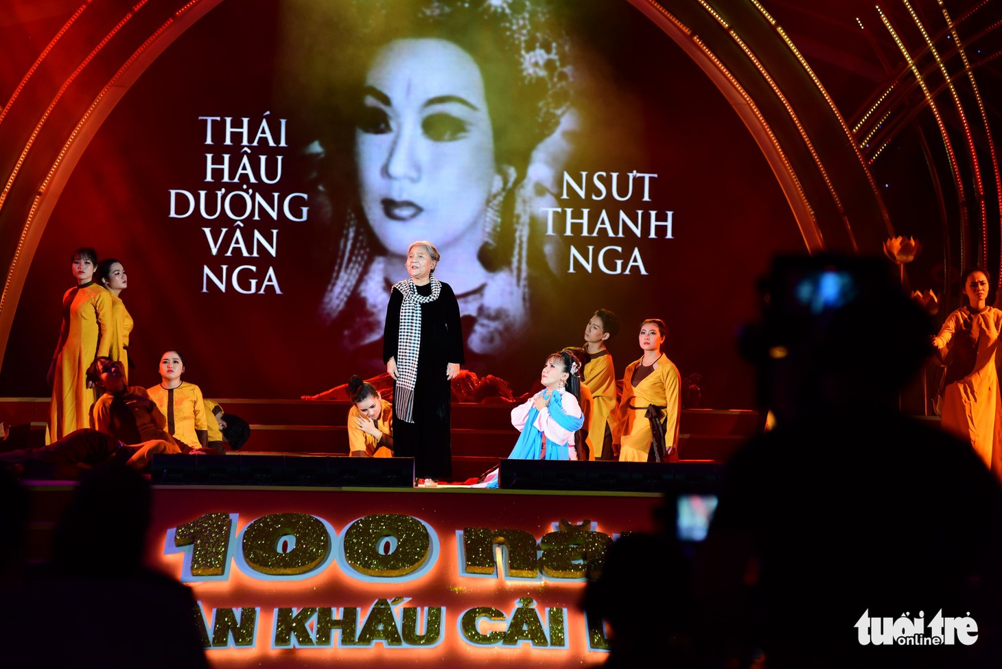 Xuống phố đi bộ mừng 100 năm sân khấu cải lương - Ảnh 12.