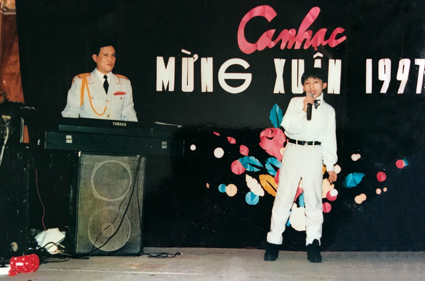 Giao thừa 14 tuổi  hội ngộ  ba mẹ ở nước Nga - Ảnh 2.