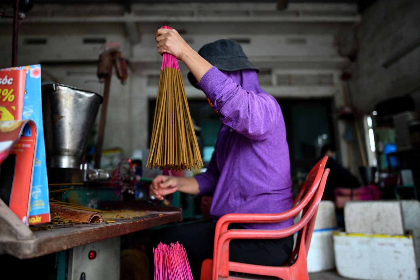Làng nhang nhuộm màu hồng ở Việt Nam lên báo Tây - Ảnh 12.