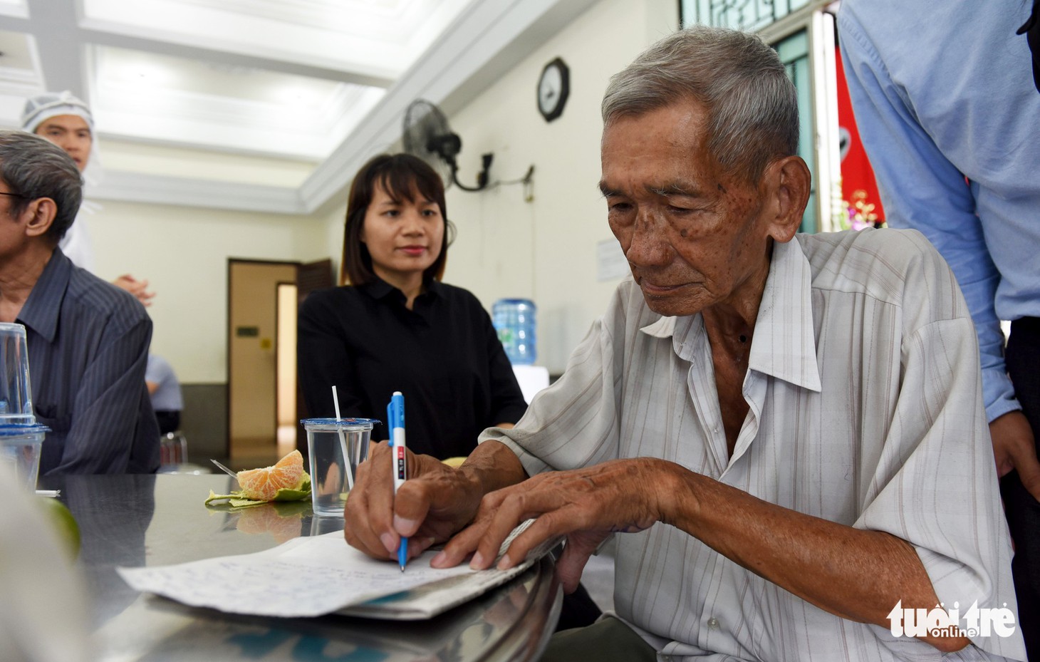 Trà Giang cùng các nghệ sĩ gạo cội đến viếng trung uý Phương - Ảnh 14.