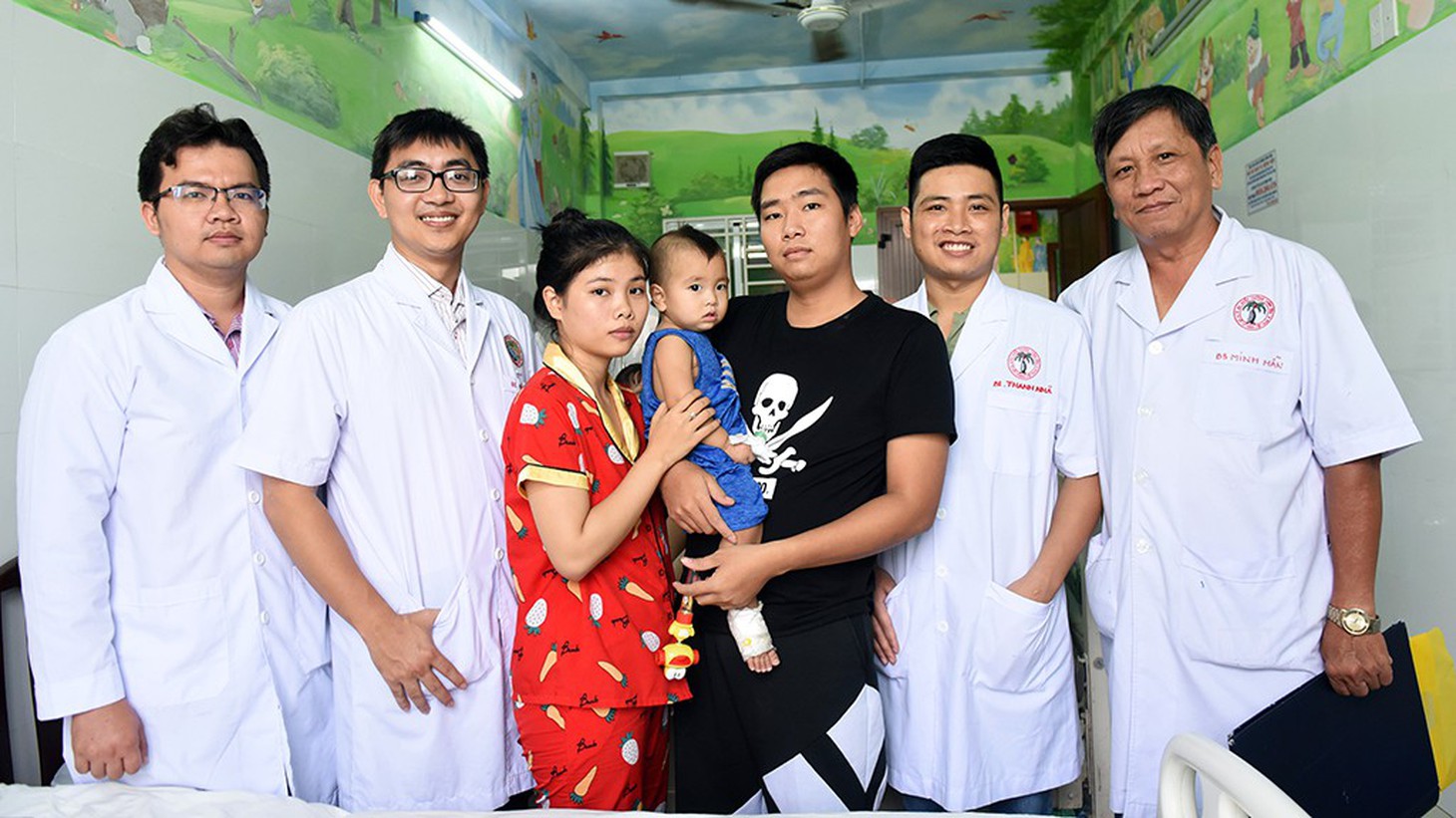 Hồi sinh bàn tay đứt lìa cho bé 1 tuổi - Ảnh 4.