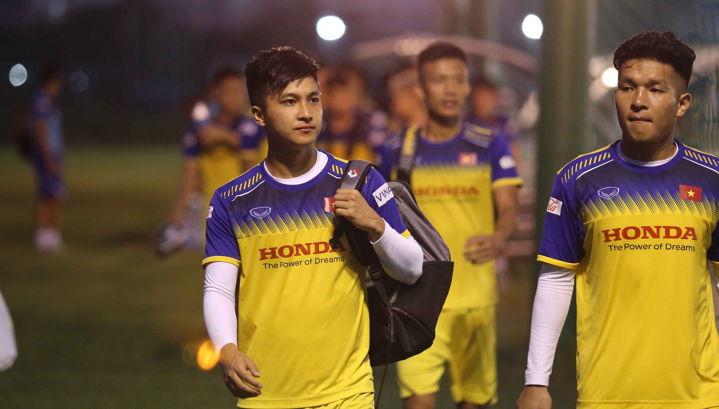 U22 Việt Nam và U22 UAE ngó nhau tập luyện do... chung sân - Ảnh 11.