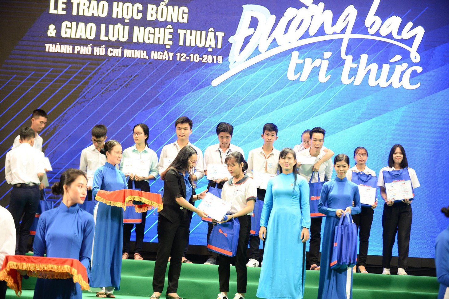 Tiếp sức hơn 19.600 sinh viên nghèo trên đường bay tri thức - Ảnh 11.