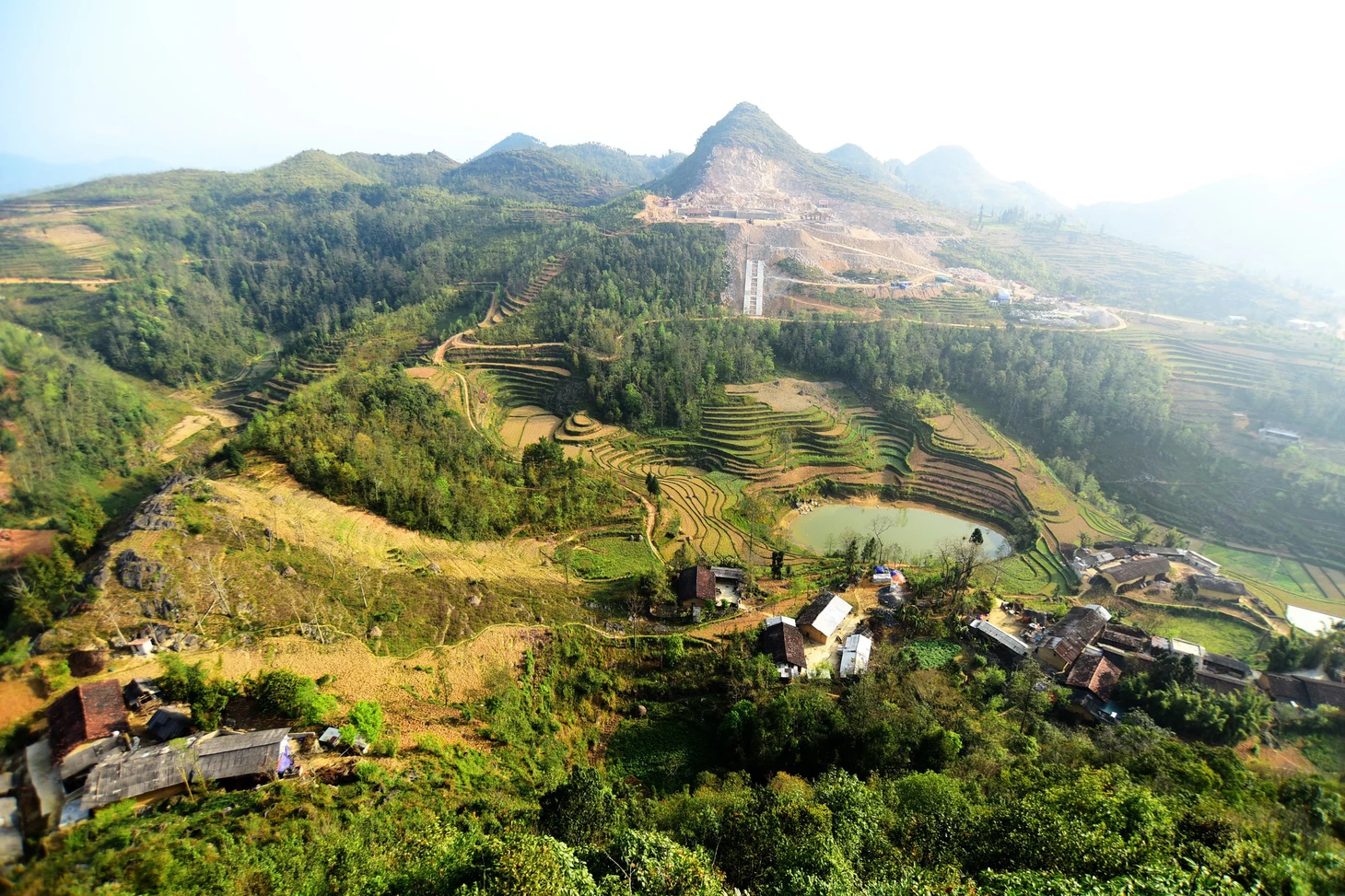 Phá núi xây khu du lịch tâm linh nơi cột cờ Lũng Cú - Ảnh 3.