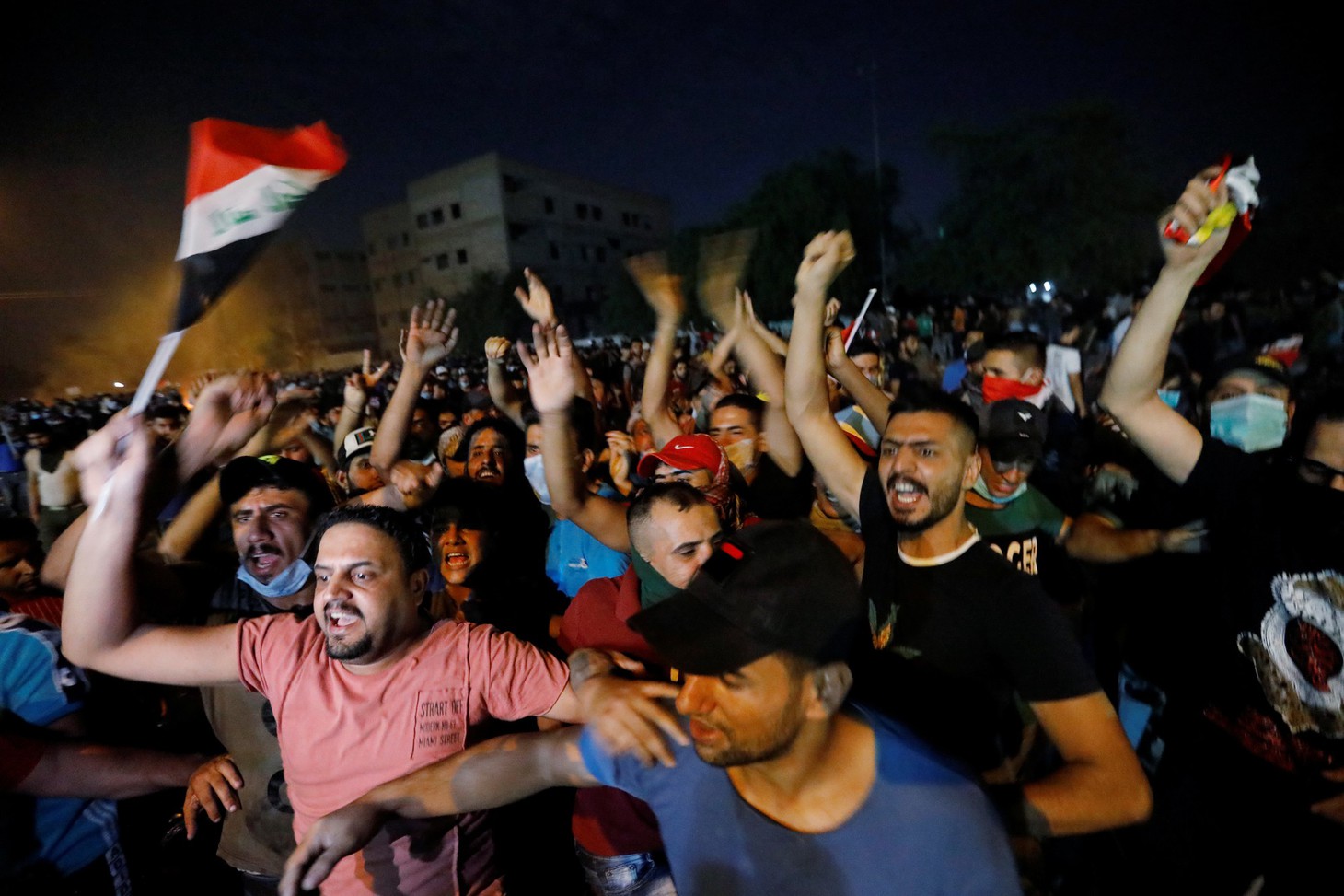 Iraq như bãi chiến trường trong cơn giận dữ của người dân - Ảnh 12.