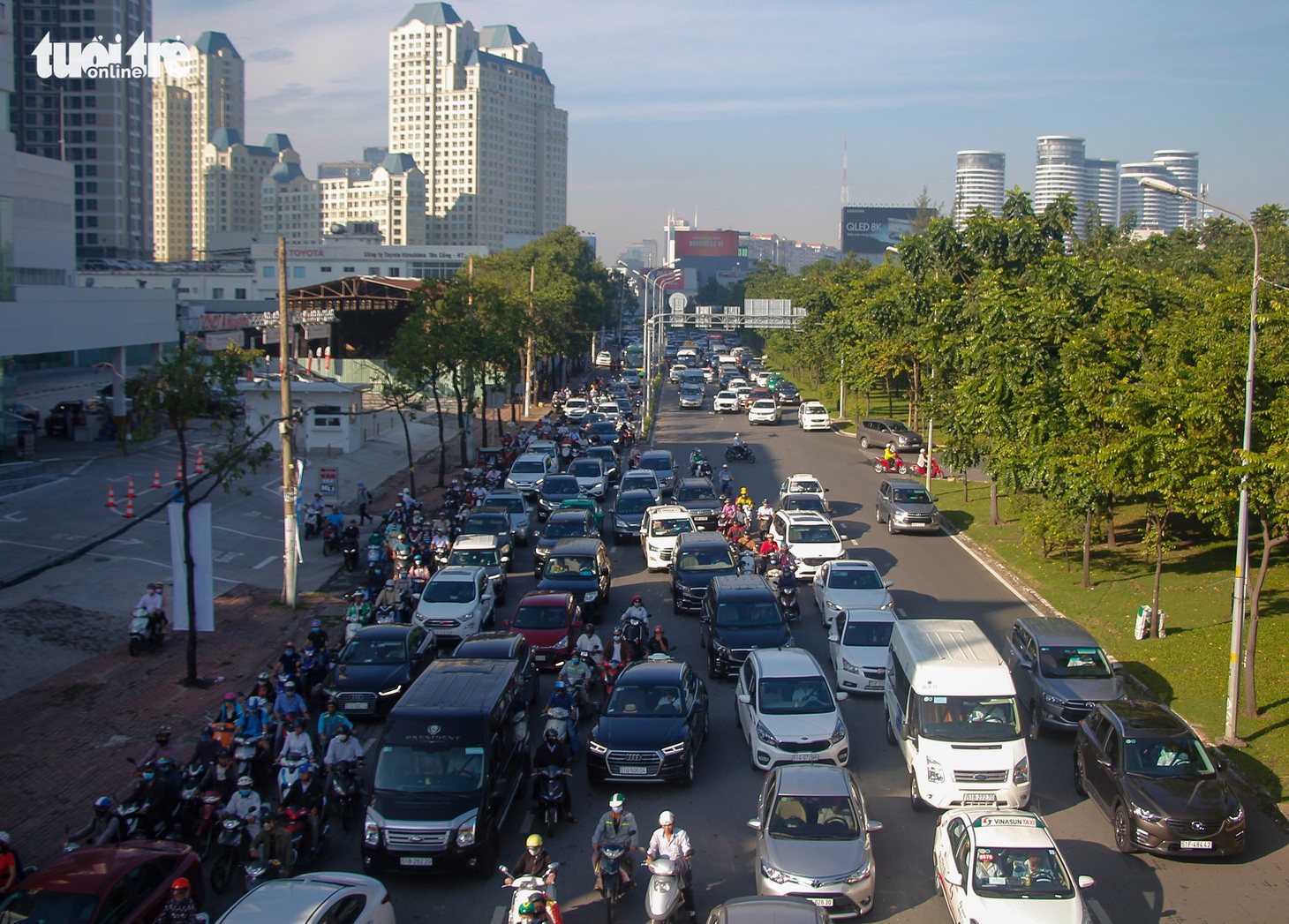 Giao thông khu Hàng Xanh, Nguyễn Hữu Cảnh vỡ trận ngay ngày đầu tuần - Ảnh 6.