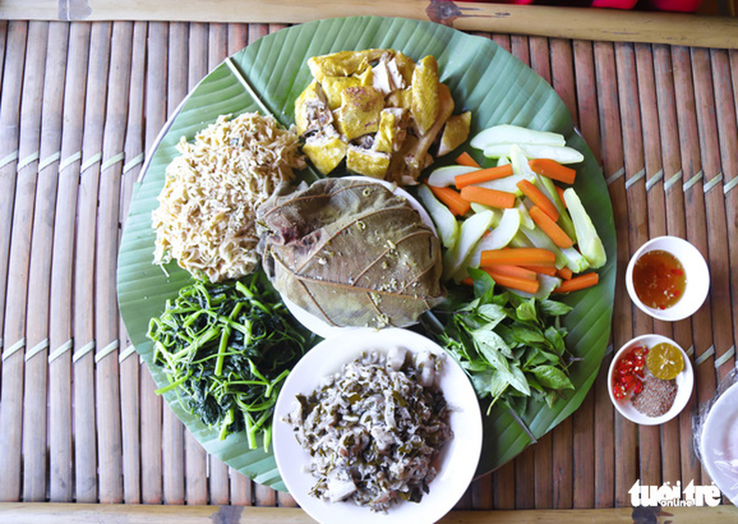 Hồ Hòa Bình sơn thủy hữu tình, núi đồi thơ mộng - Ảnh 17.