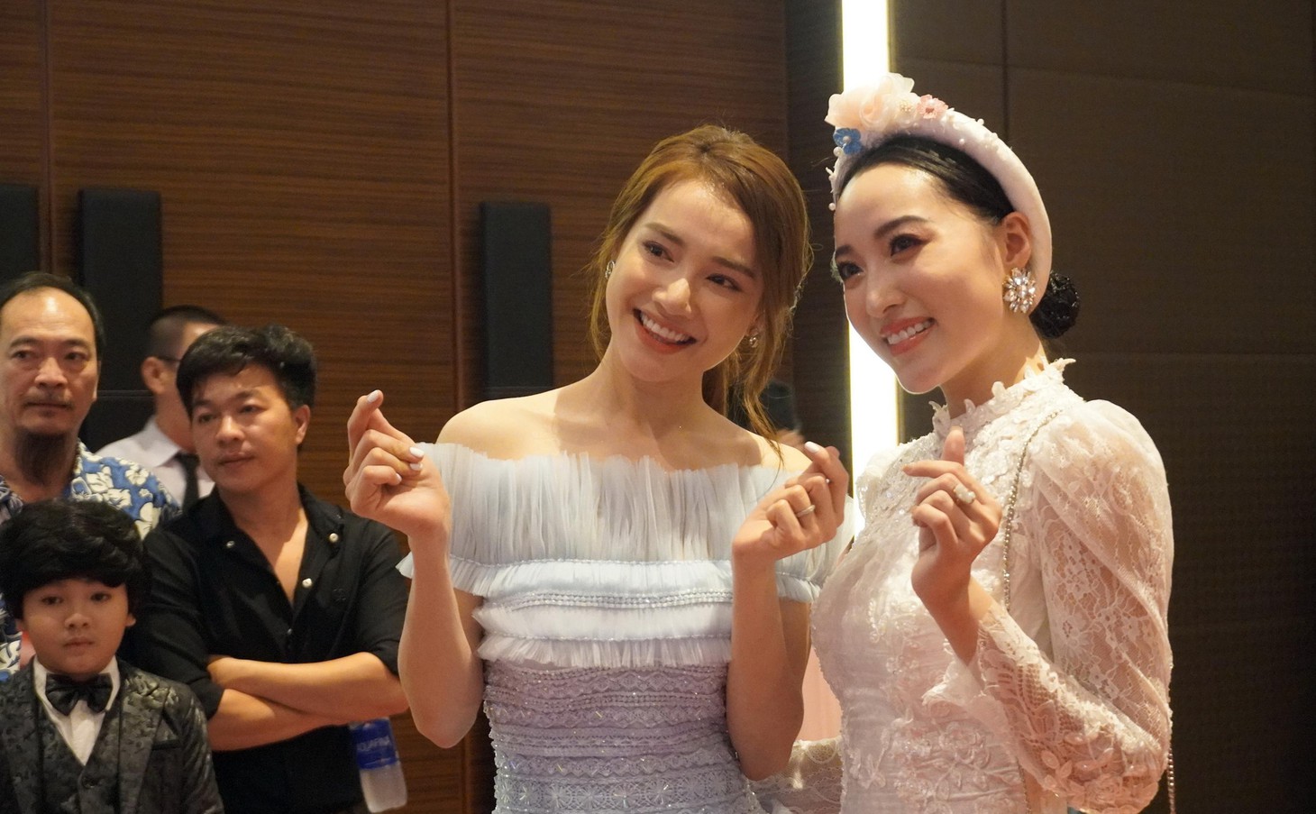 Nhiều nghệ sĩ trẻ dự khai mạc Liên hoan phim Việt Nam 2019 - Ảnh 3.