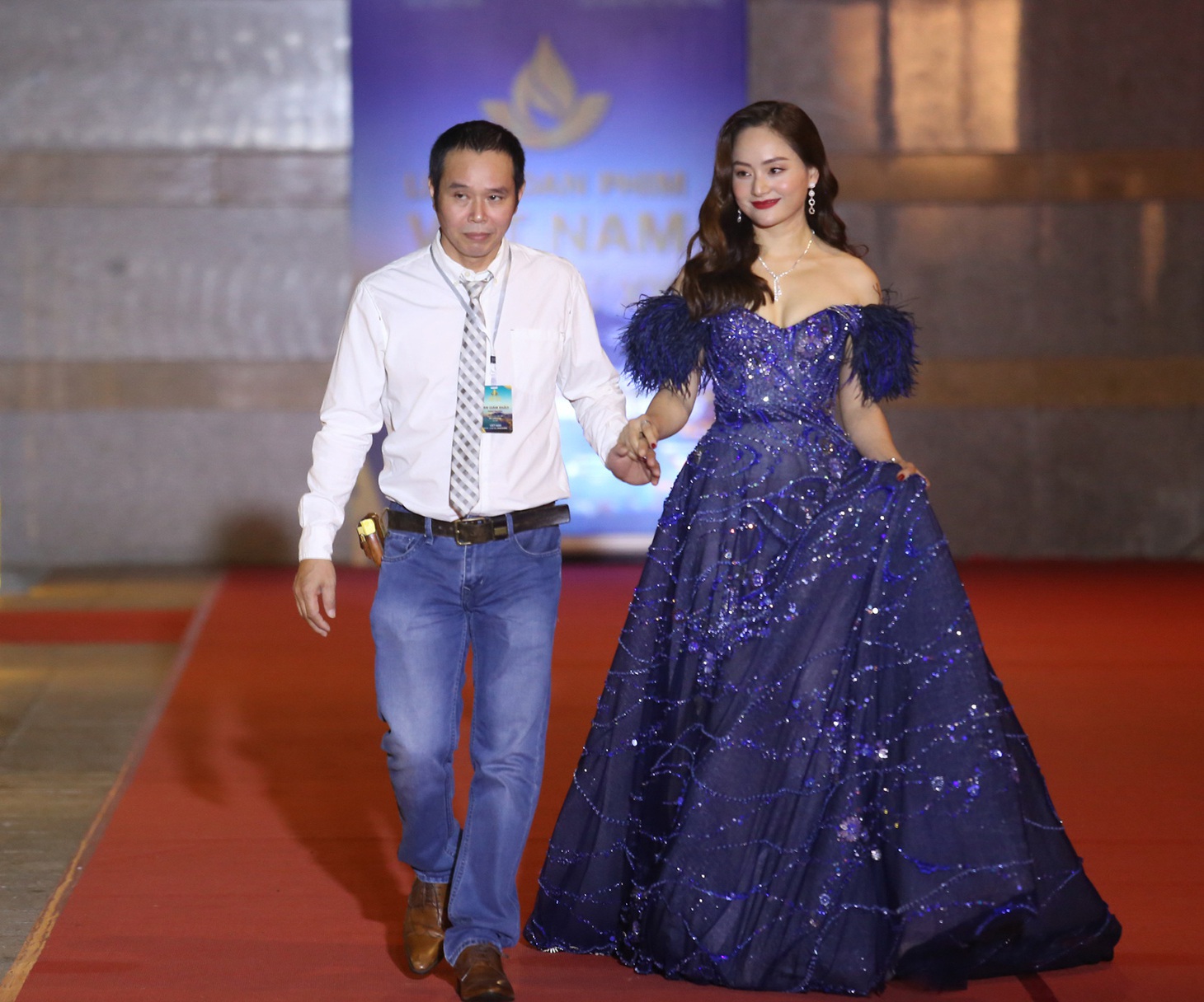 Ngô Thanh Vân, Liên Bỉnh Phát cùng dàn sao trên thảm đỏ Liên hoan phim Việt Nam - Ảnh 11.