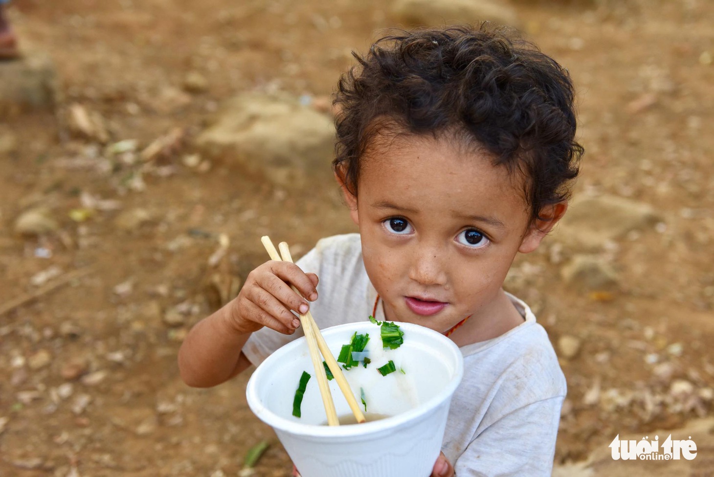 Cô giáo hỏi ai chưa từng ăn phở, tất cả các con đều giơ tay - Ảnh 1.
