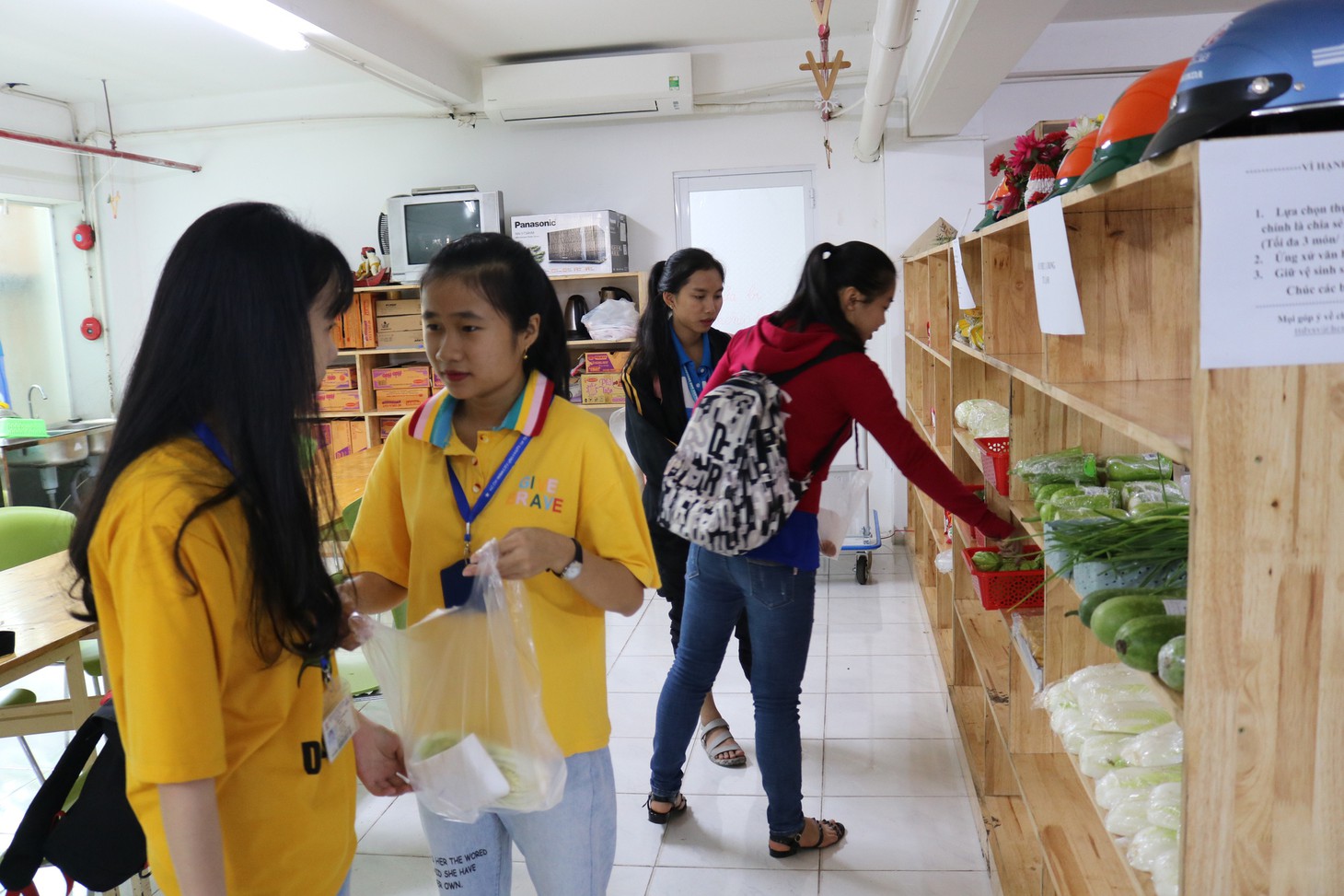 Khu chợ 0 đồng cho sinh viên - Ảnh 5.
